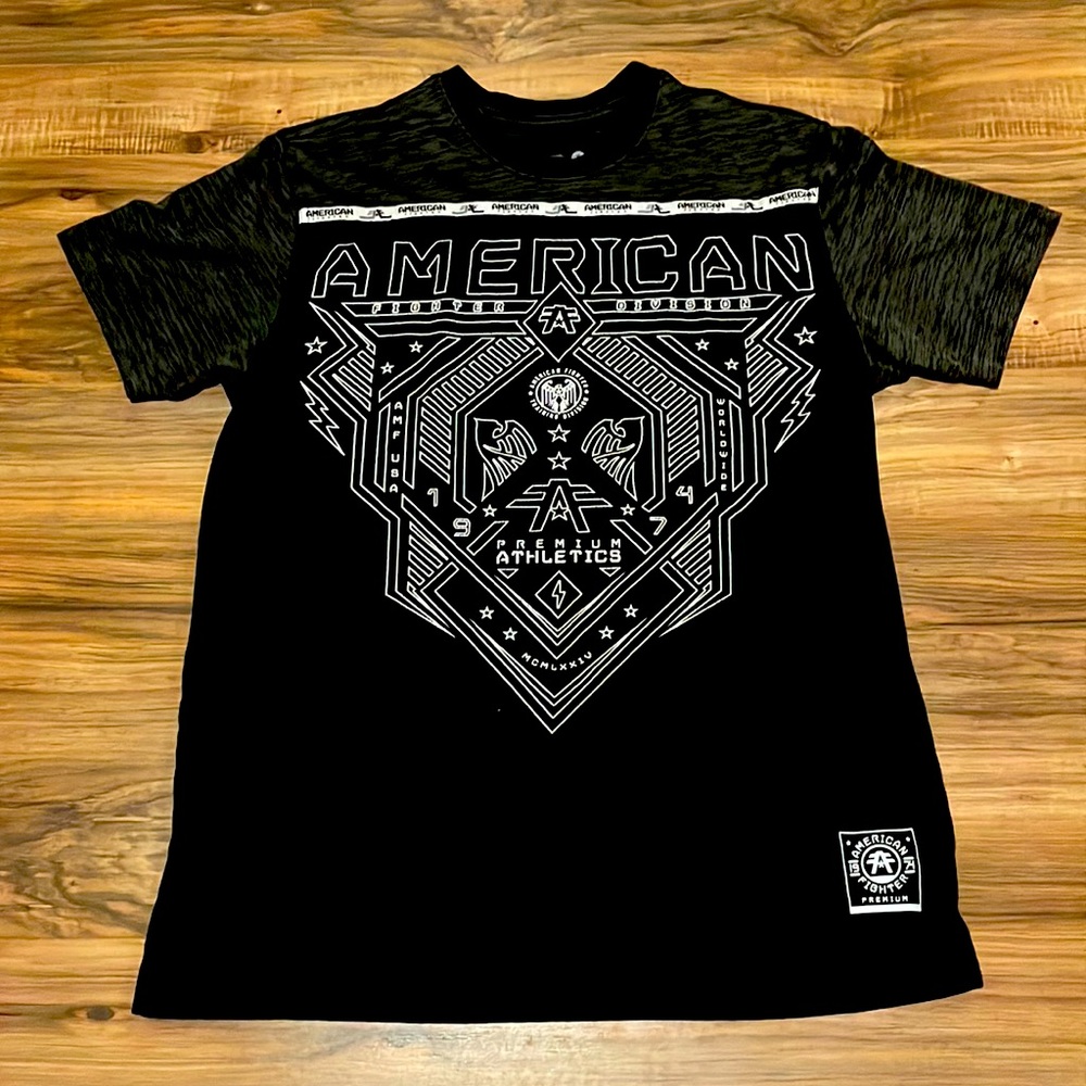Size medium mens American Fighter shirt